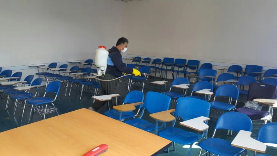 ضد عفونی مستمر فضاهای مختلف دانشگاه فرهنگیان کردستان ادامه دارد 8