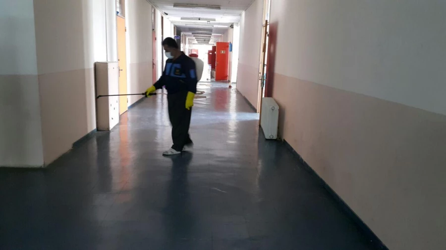 ضد عفونی مستمر فضاهای مختلف دانشگاه فرهنگیان کردستان ادامه دارد 9